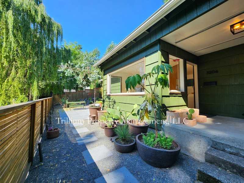 3206 Sw 13th Ave - Photo 2 of 33