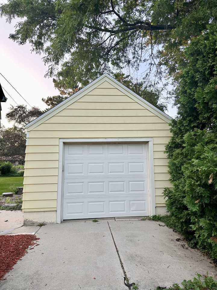 416 Windsor St #416WINDSOR - Photo 3 of 11