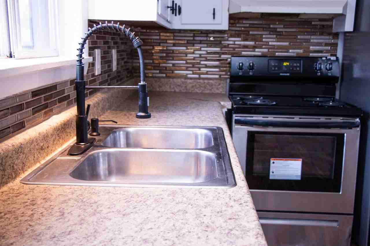 1703 Pheasant Dr - Photo 3 of 29