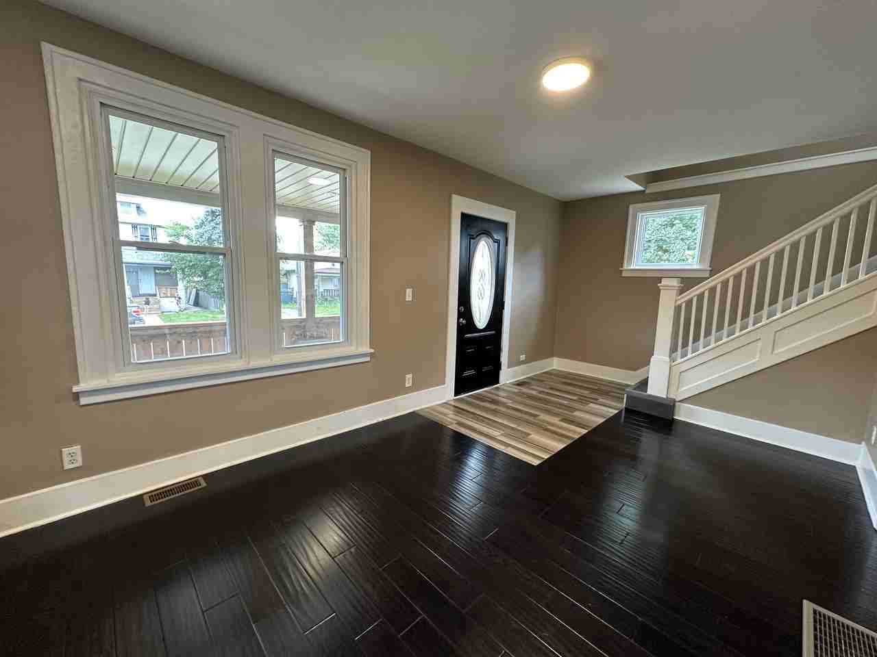 1102 Wellington Avenue - Photo 2 of 18