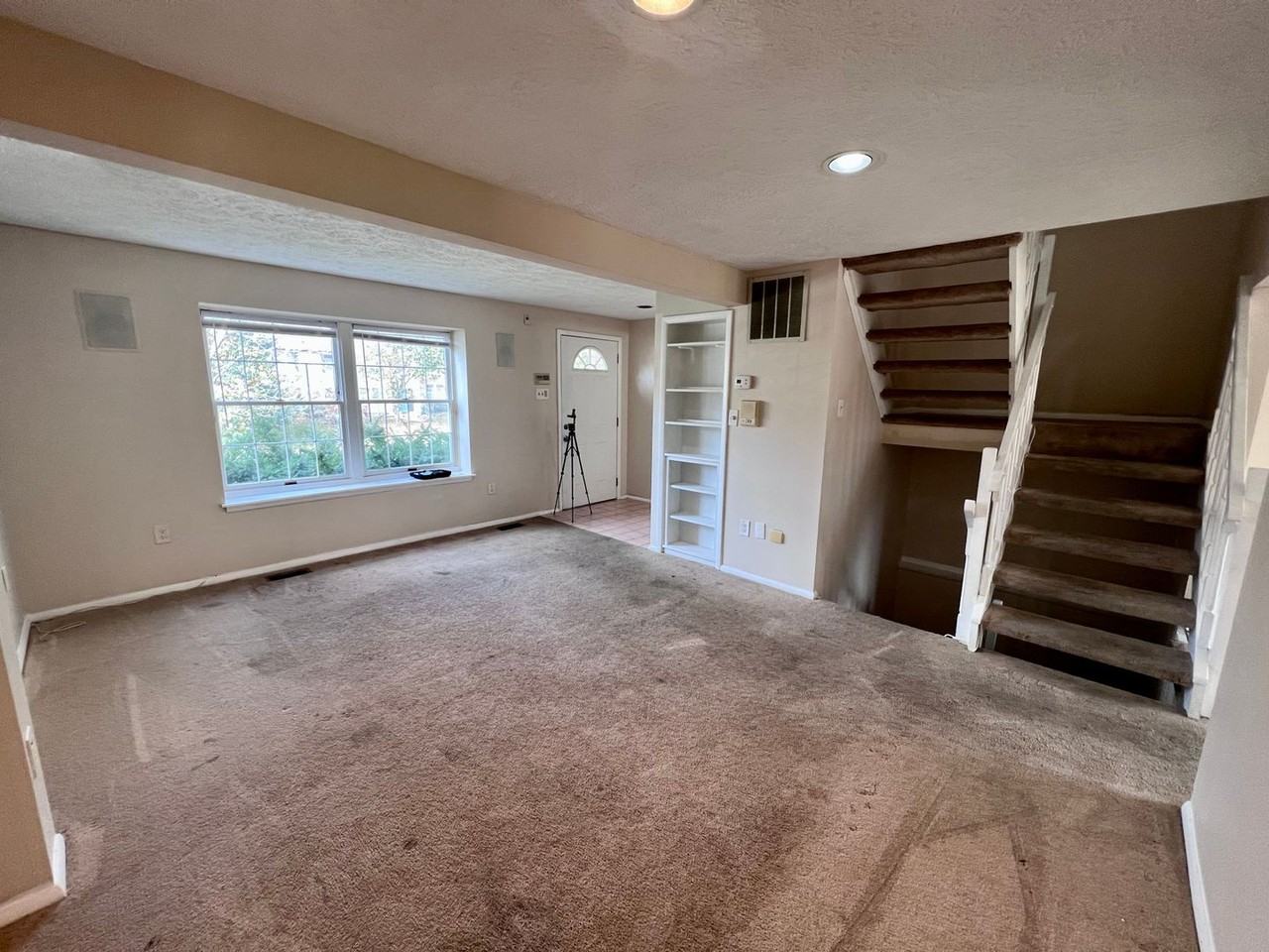 9 Spectator Ln - Photo 2 of 19