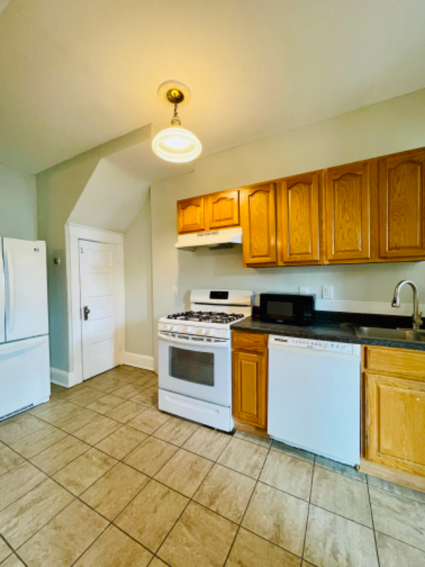 341 Bryant Street Northeast - Photo 4 of 20