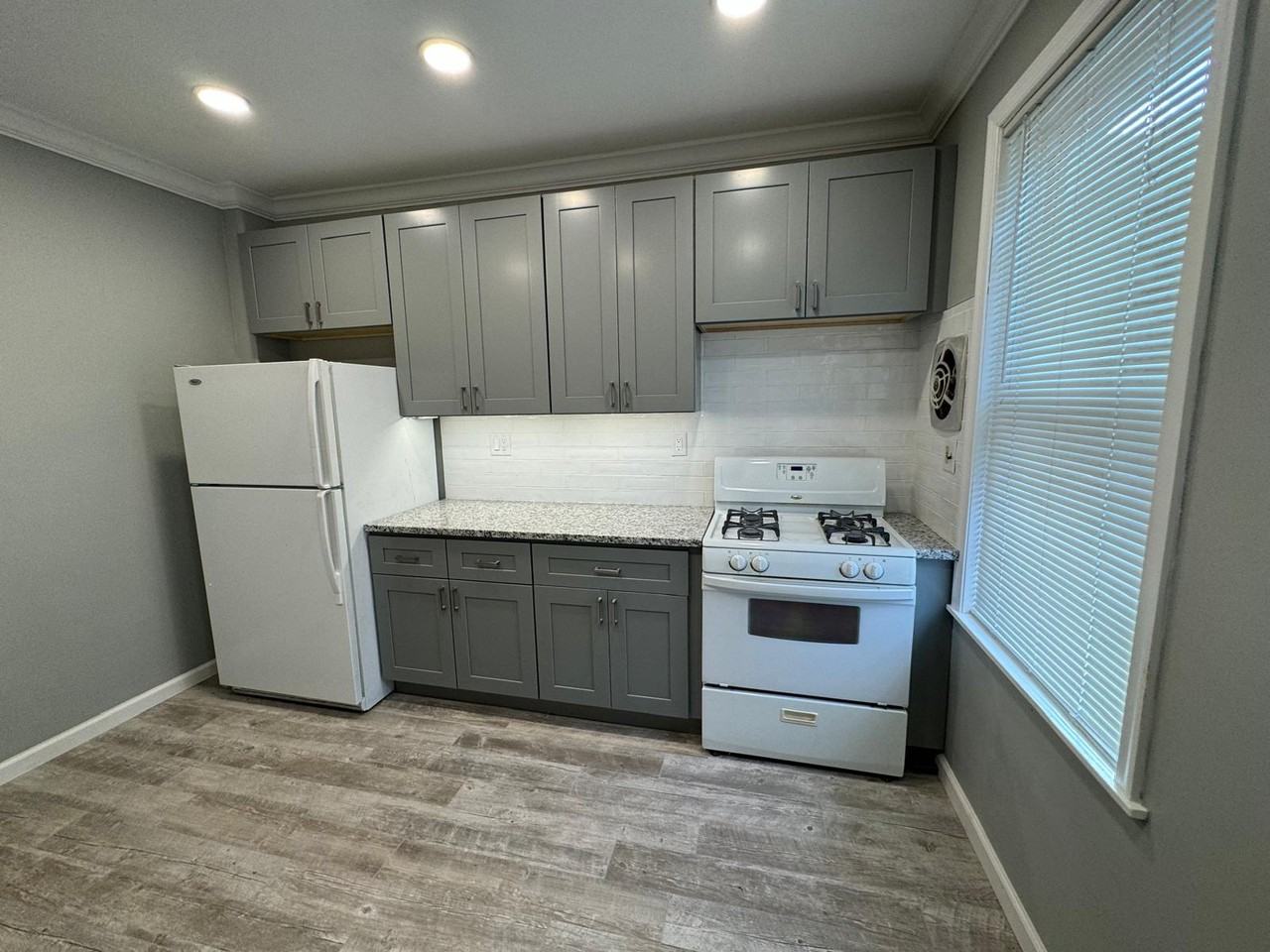 826 Clifford Avenue - Photo 3 of 16
