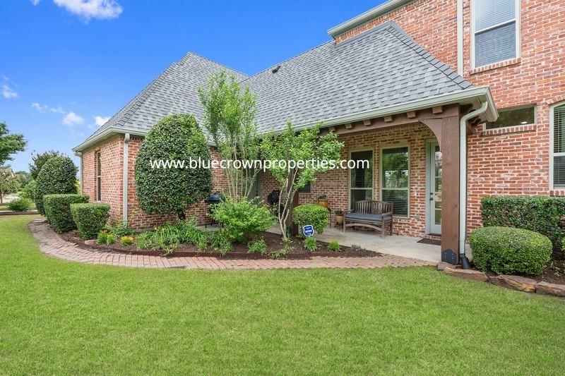 2445 Westchester Dr - Photo 3 of 41