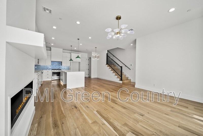 118 E Elgin St - Photo 7 of 34