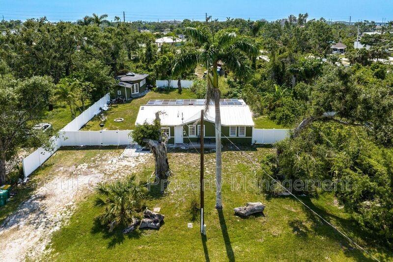 6417 Scott St - Photo 3 of 36