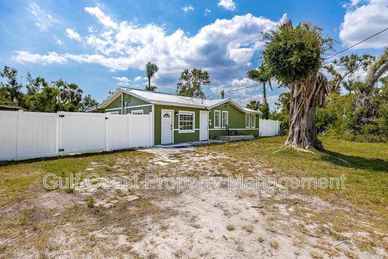 6417 Scott St - Photo 4 of 36