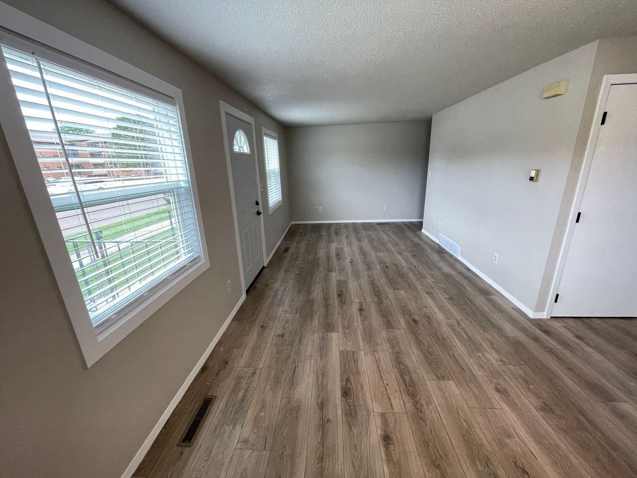 514 S 5th Ave - Photo 7 of 26