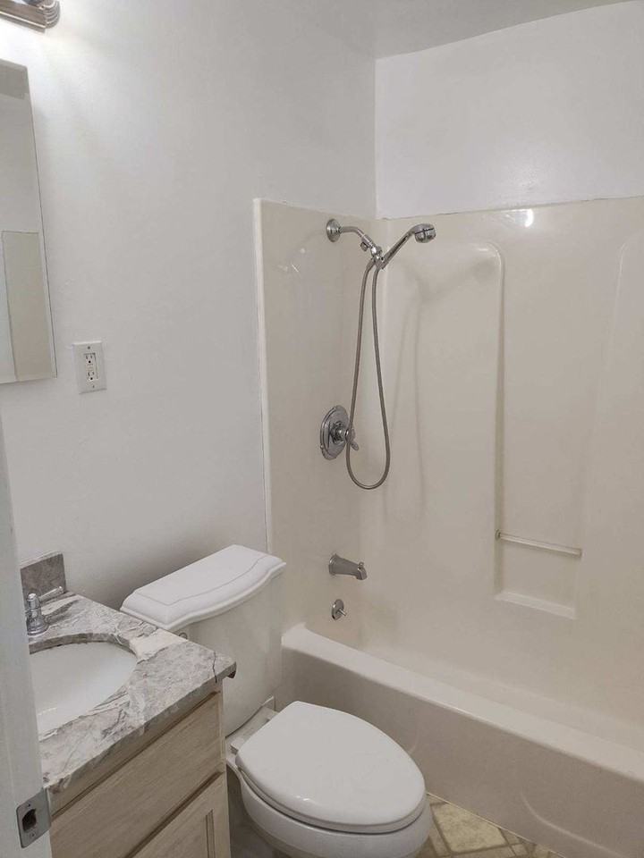 1455 Coolbrith St - Photo 3 of 8