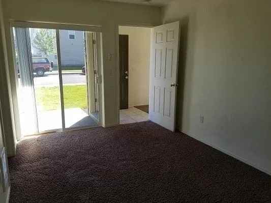 2075 SW Canyon Dr - Photo 2 of 12