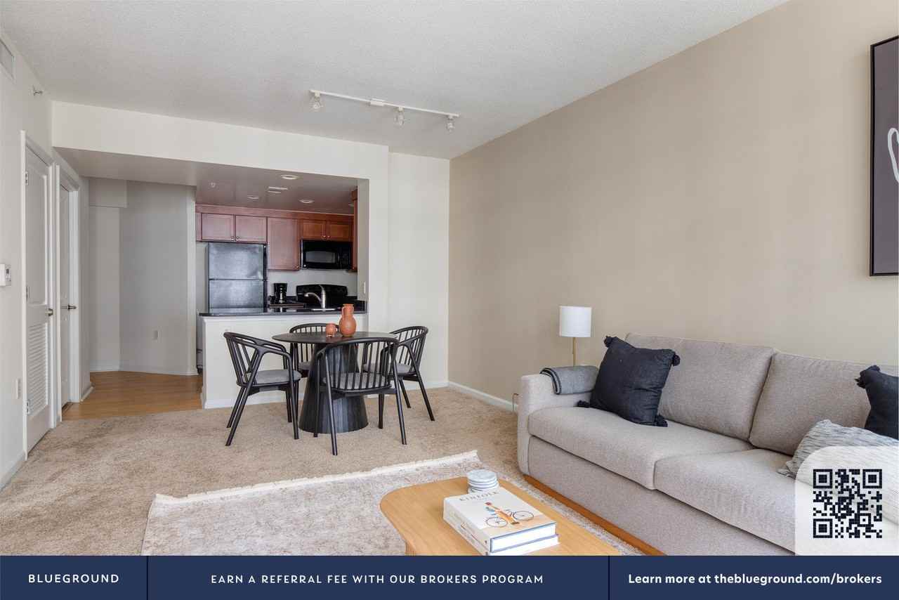 70 I Street Southeast - Photo 4 of 34