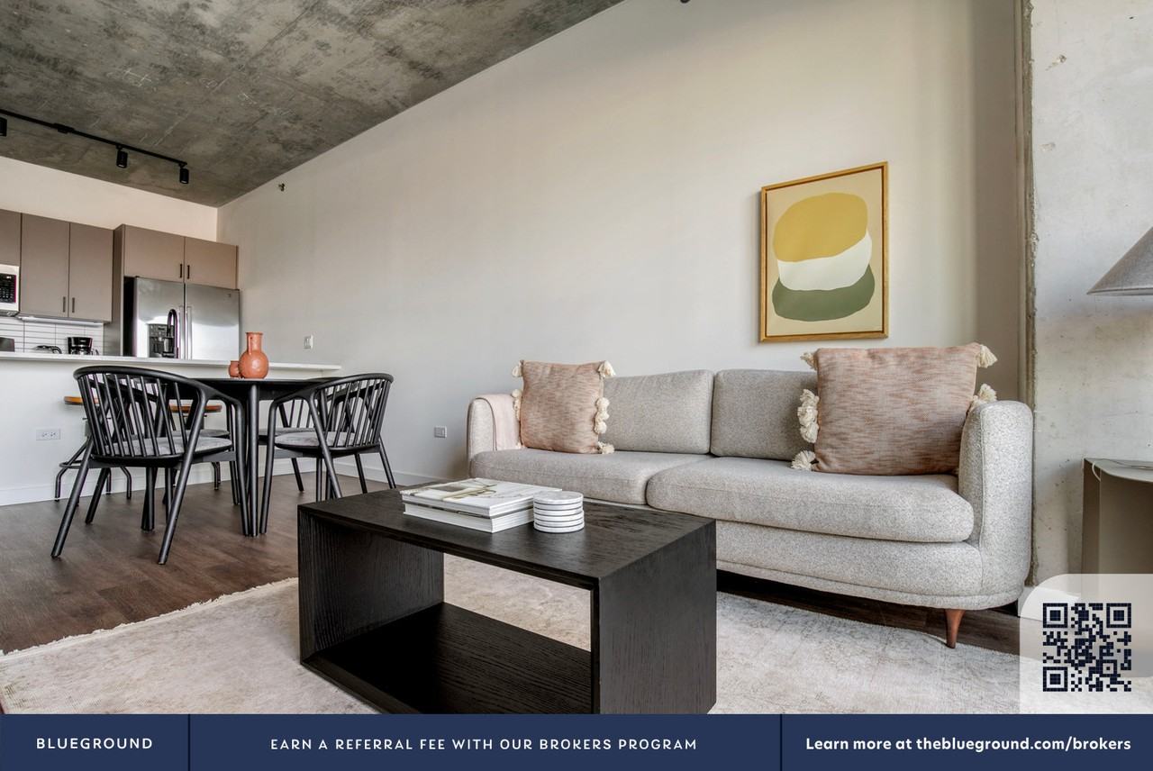 751 North Hudson Avenue - Photo 5 of 98