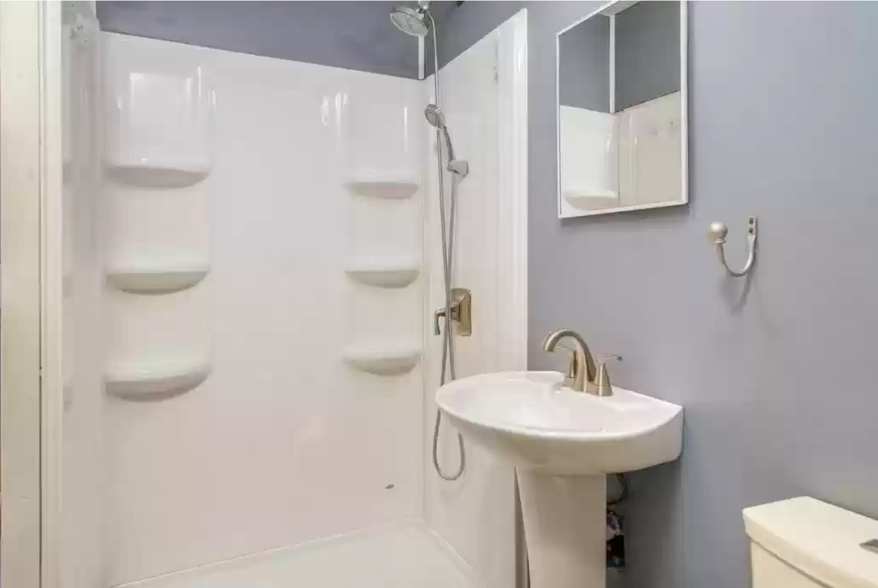 605 Sherman Dr #605 - Photo 2 of 11