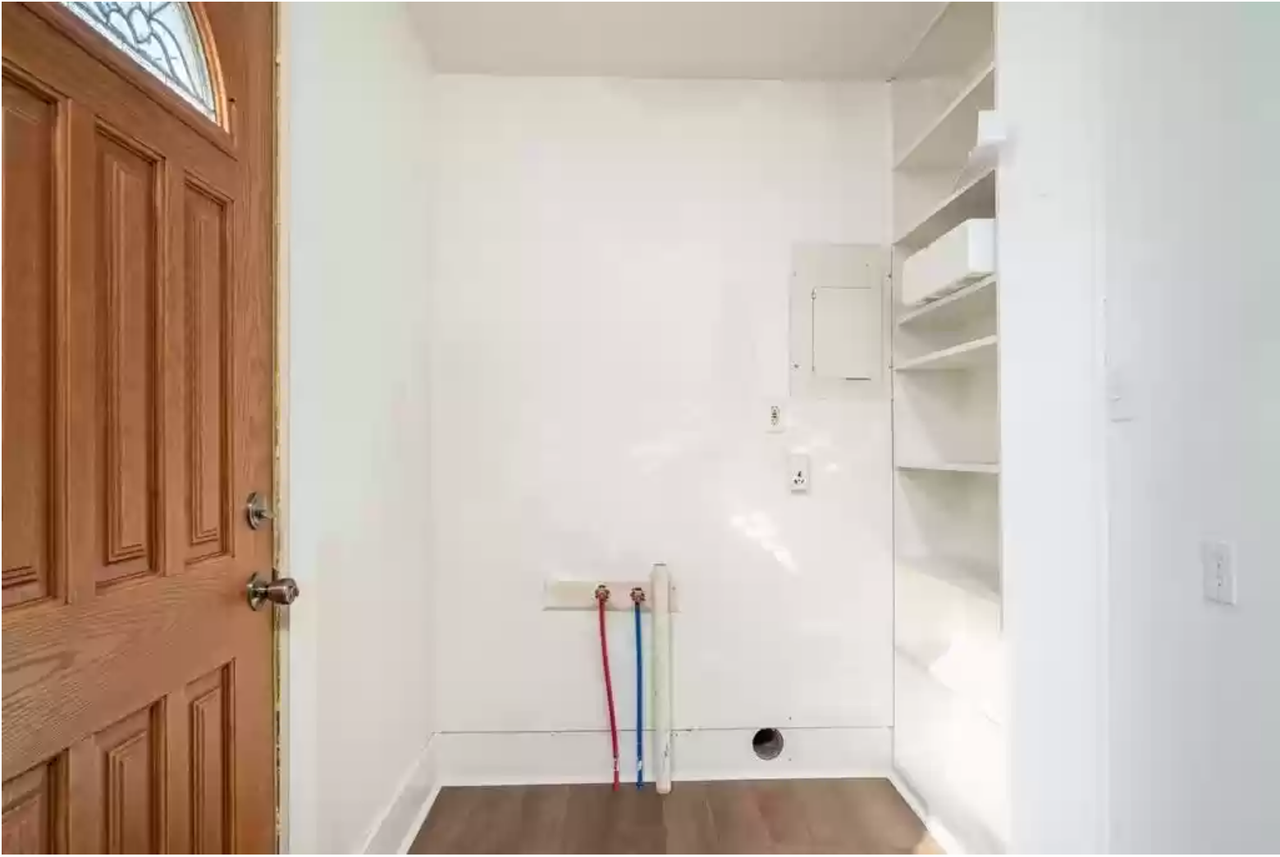 605 Sherman Dr #605 - Photo 3 of 11