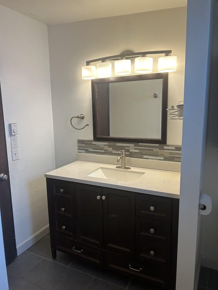 315 E Cedar St #NA - Photo 5 of 20