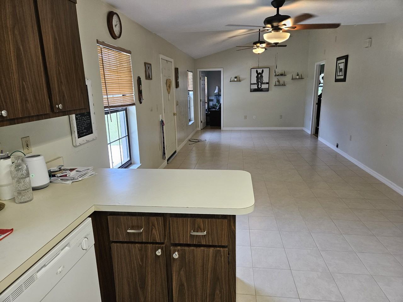 19550 Se 52nd Pl #NA - Photo 2 of 9