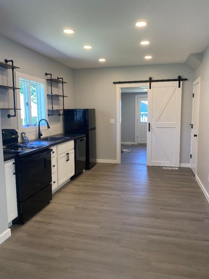 1827 W 7th St #1 - Photo 2 of 11
