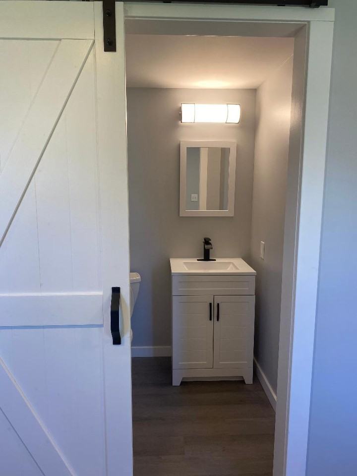 1827 W 7th St #1 - Photo 4 of 11