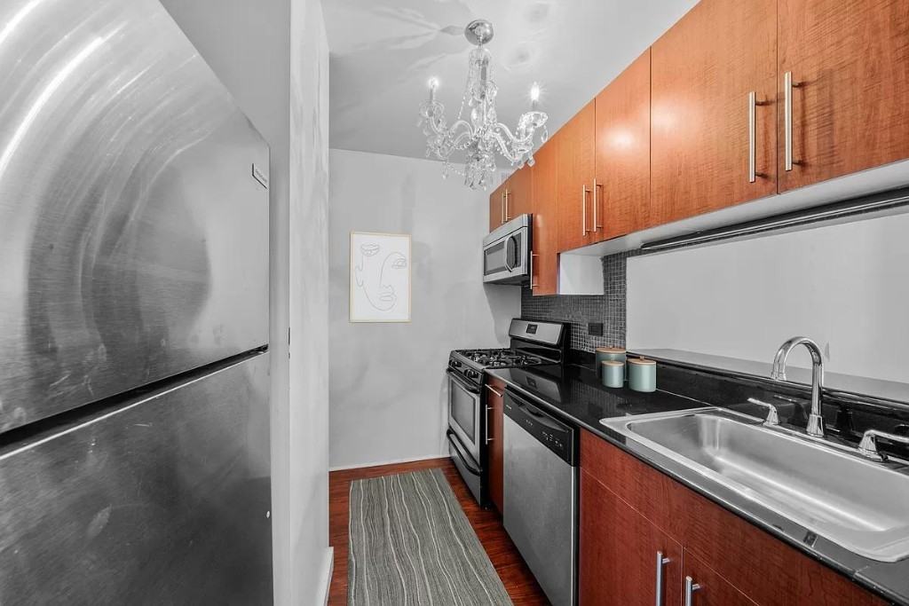 John St #2013 - Photo 3 of 6