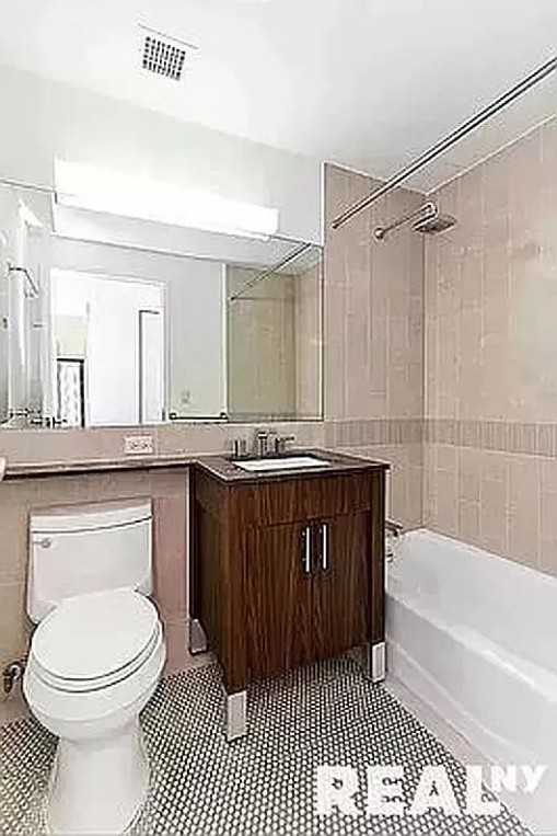 W 18th St #7E - Photo 3 of 11