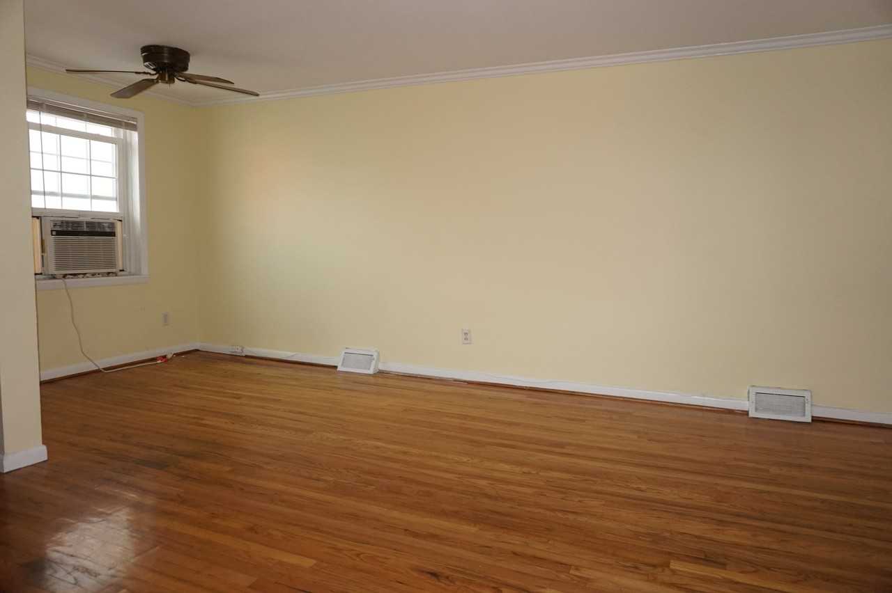 905 Morton St - Photo 2 of 12