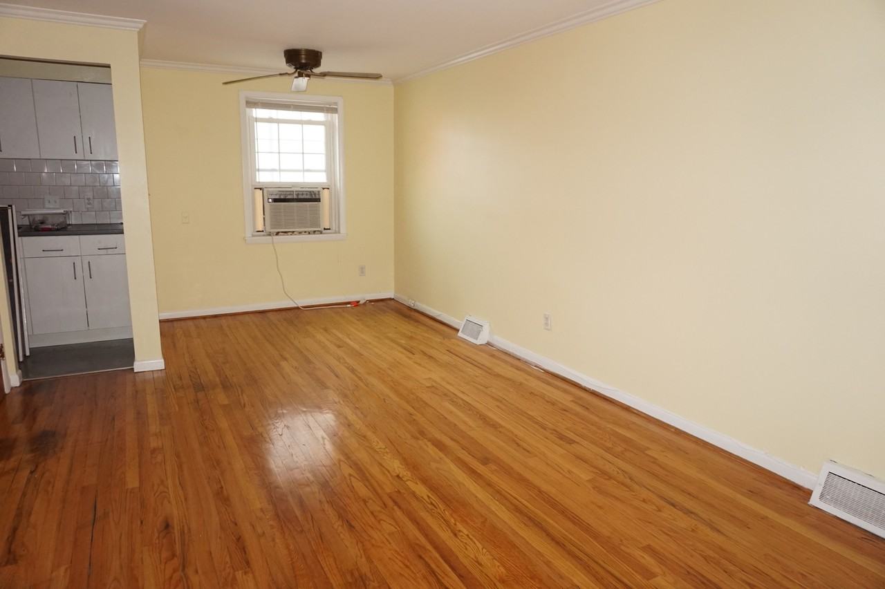 905 Morton St - Photo 3 of 12