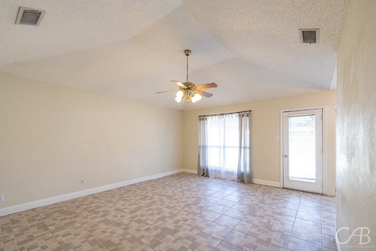 3933 Notre Dame Cir - Photo 3 of 36