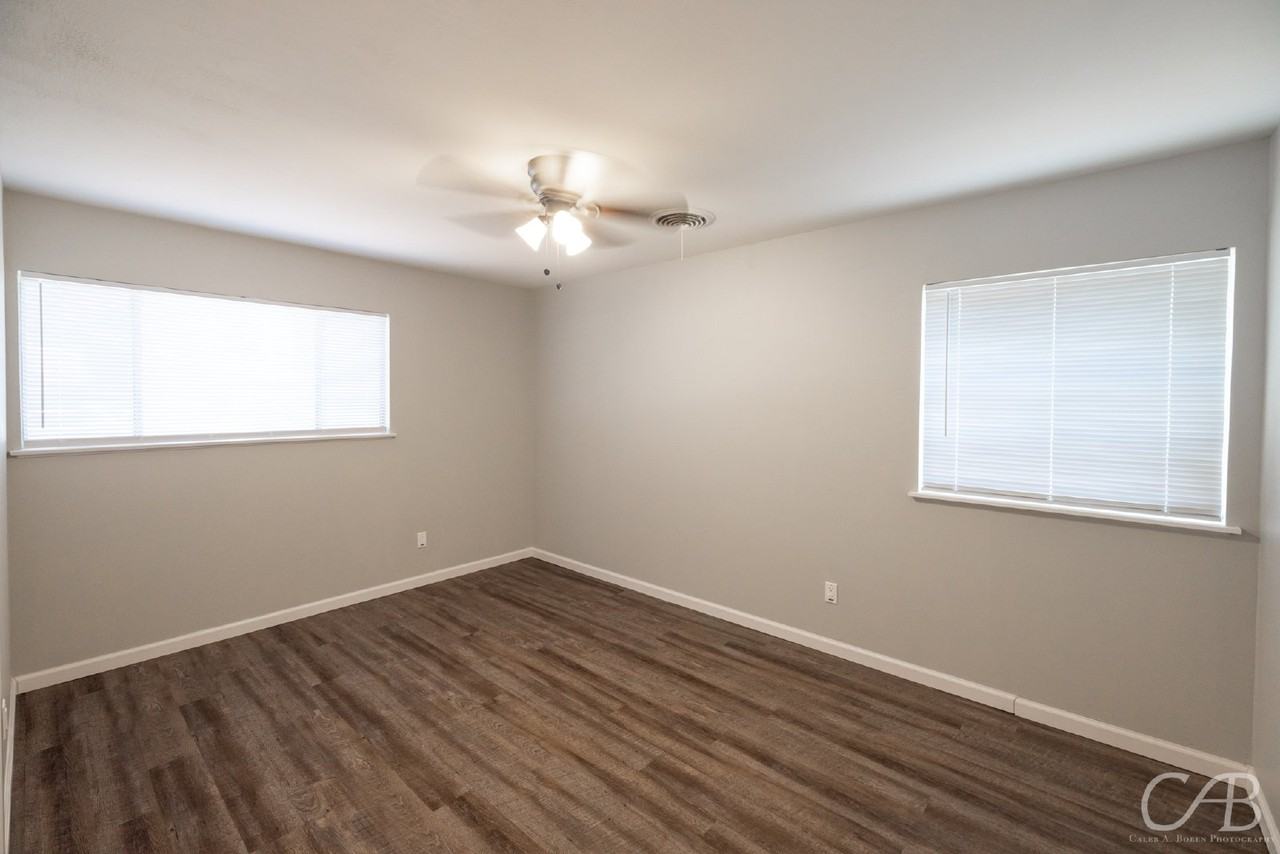 2534 S Elmwood Dr - Photo 3 of 50