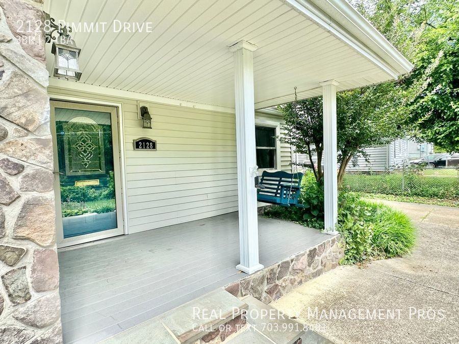 2128 Pimmit Dr - Photo 2 of 28