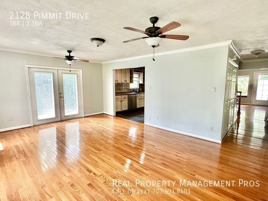 2128 Pimmit Dr - Photo 3 of 28