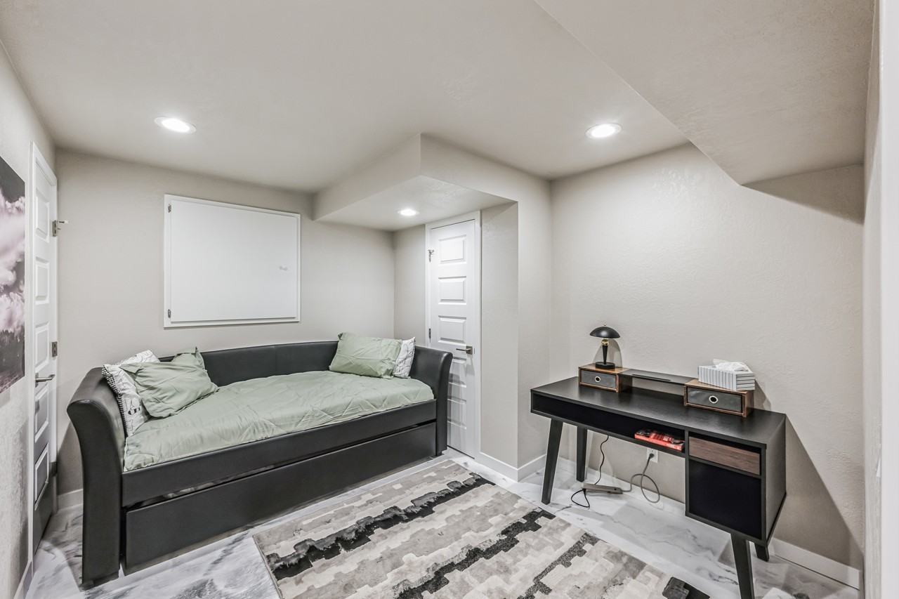 14341 Mosaic Ave #B - Photo 4 of 25