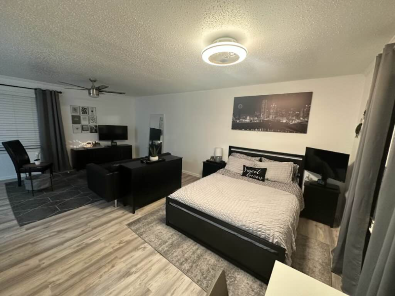 5036 N Hall St #5036 - Photo 3 of 11