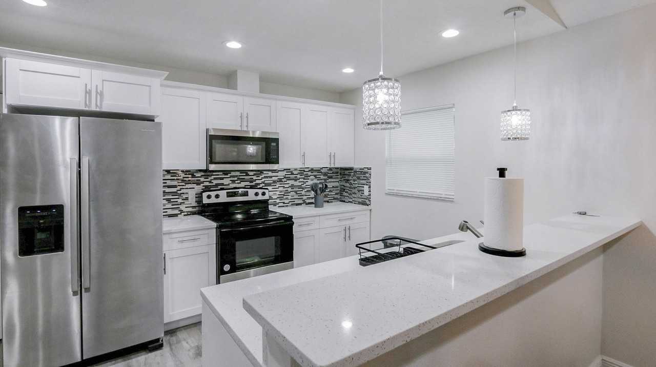 Courtland St - Photo 6 of 12