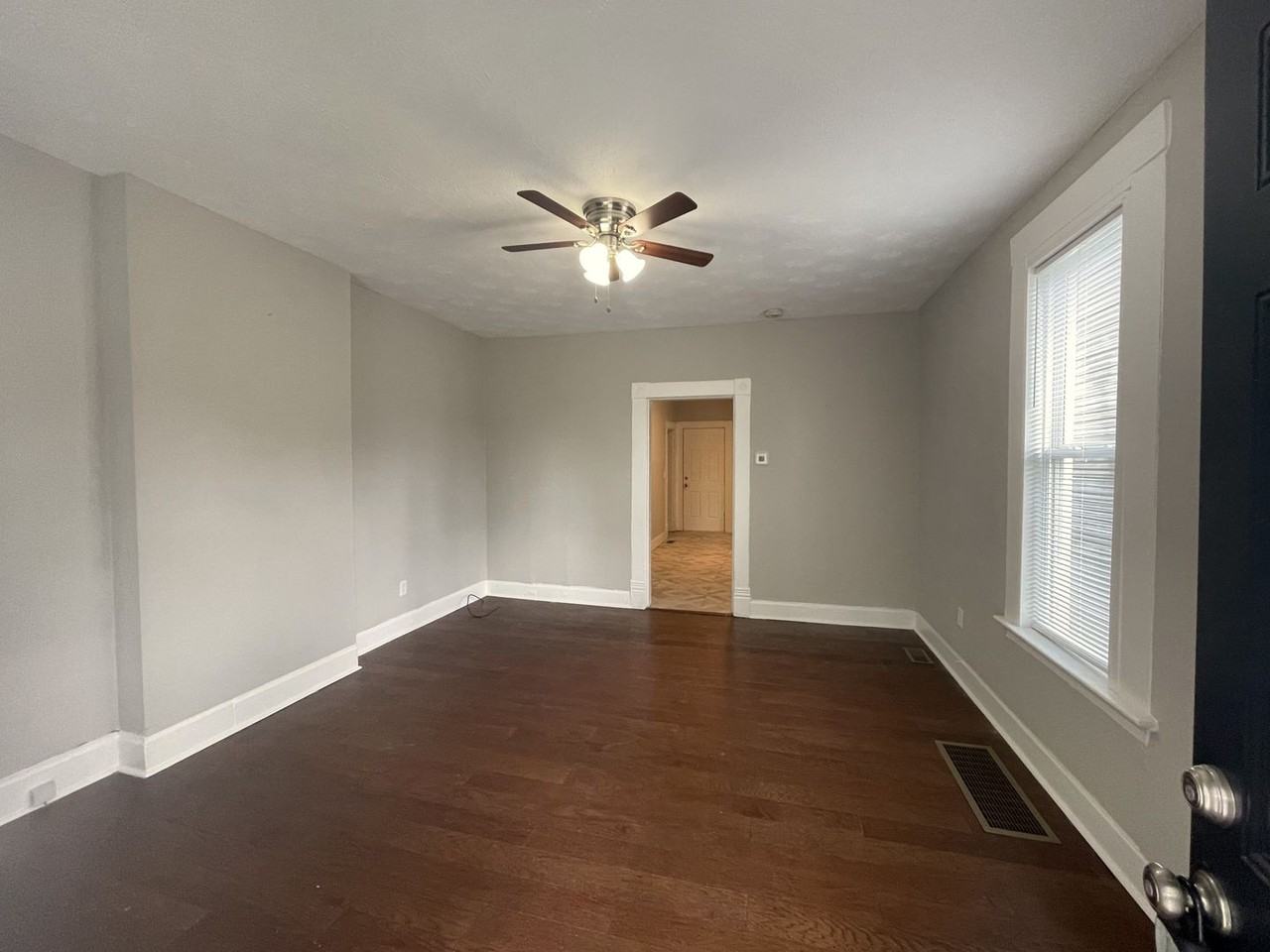 85 Reeb Ave - Photo 4 of 23