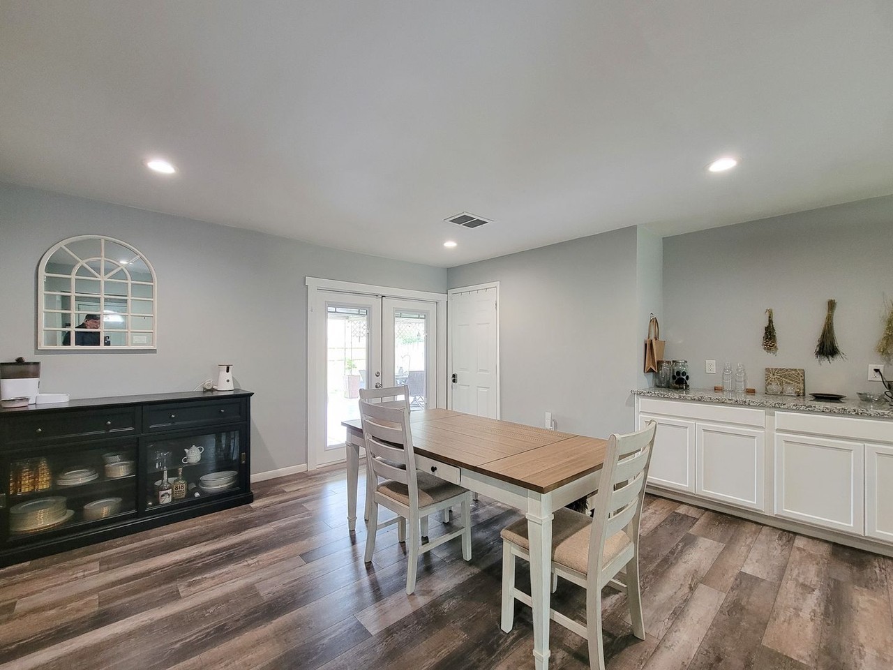 4405 W 43rd St - Photo 4 of 33