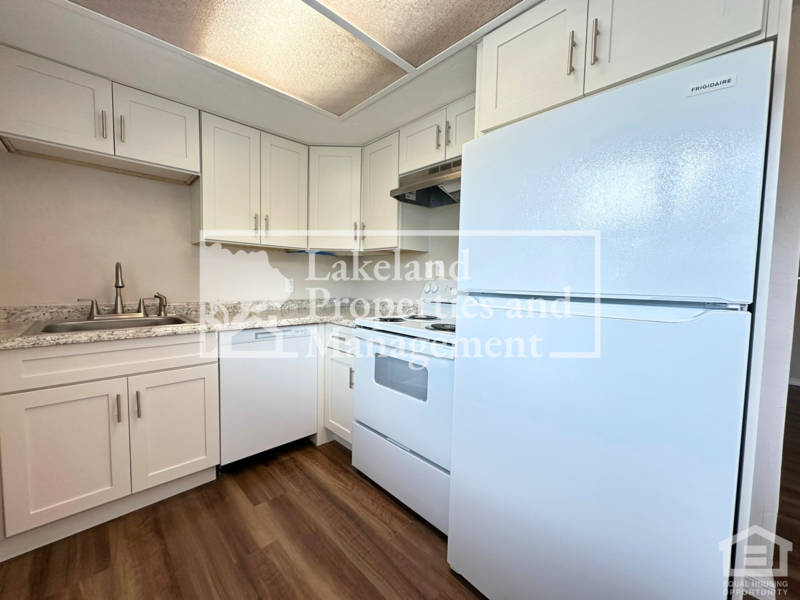 147 Carolyn Dr - Photo 3 of 14