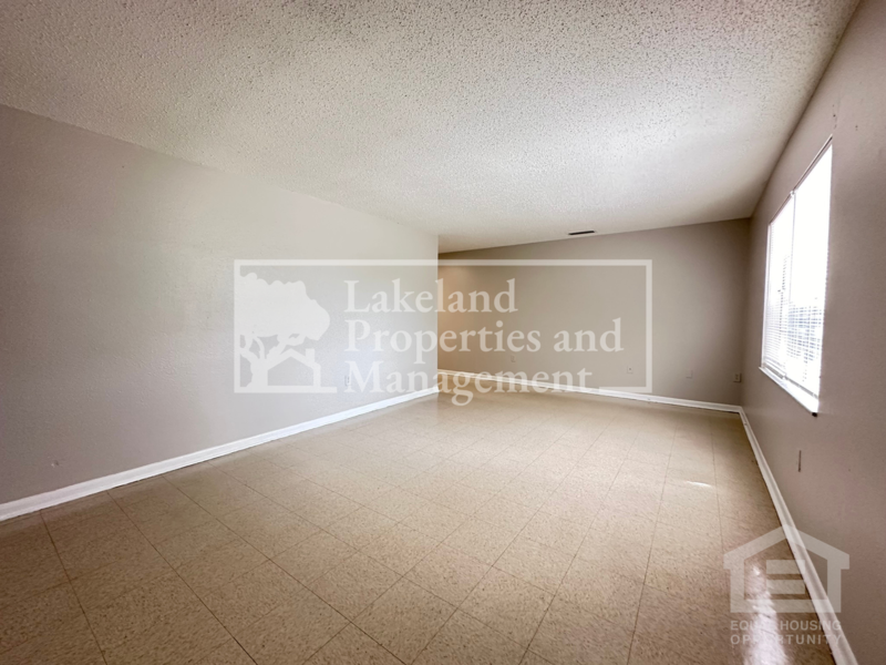 1107 Jewel Ave - Photo 2 of 8