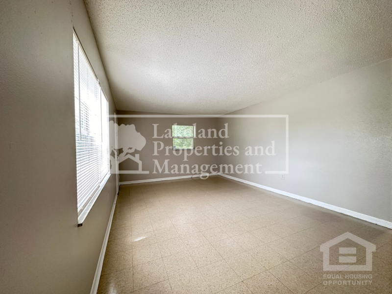 1107 Jewel Ave - Photo 3 of 8