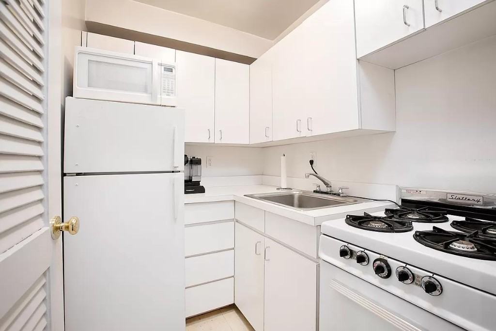 W 13th St #6KS - Photo 3 of 6