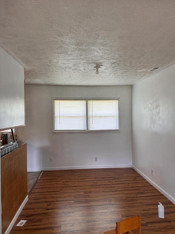 2182 Alamac Rd - Photo 4 of 11