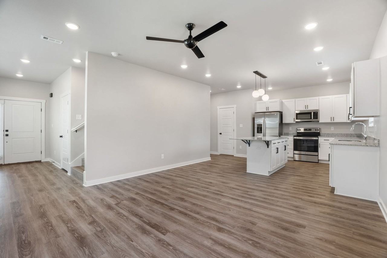 Birdmaster Drive Residences - Photo 4 of 33