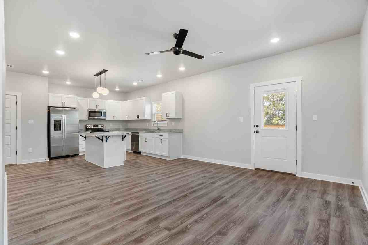 Birdmaster Drive Residences - Photo 5 of 33