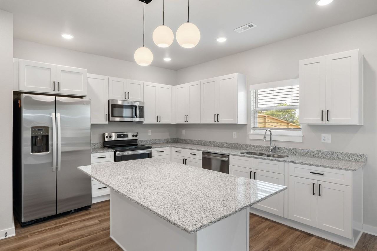 Birdmaster Drive Residences - Photo 7 of 33