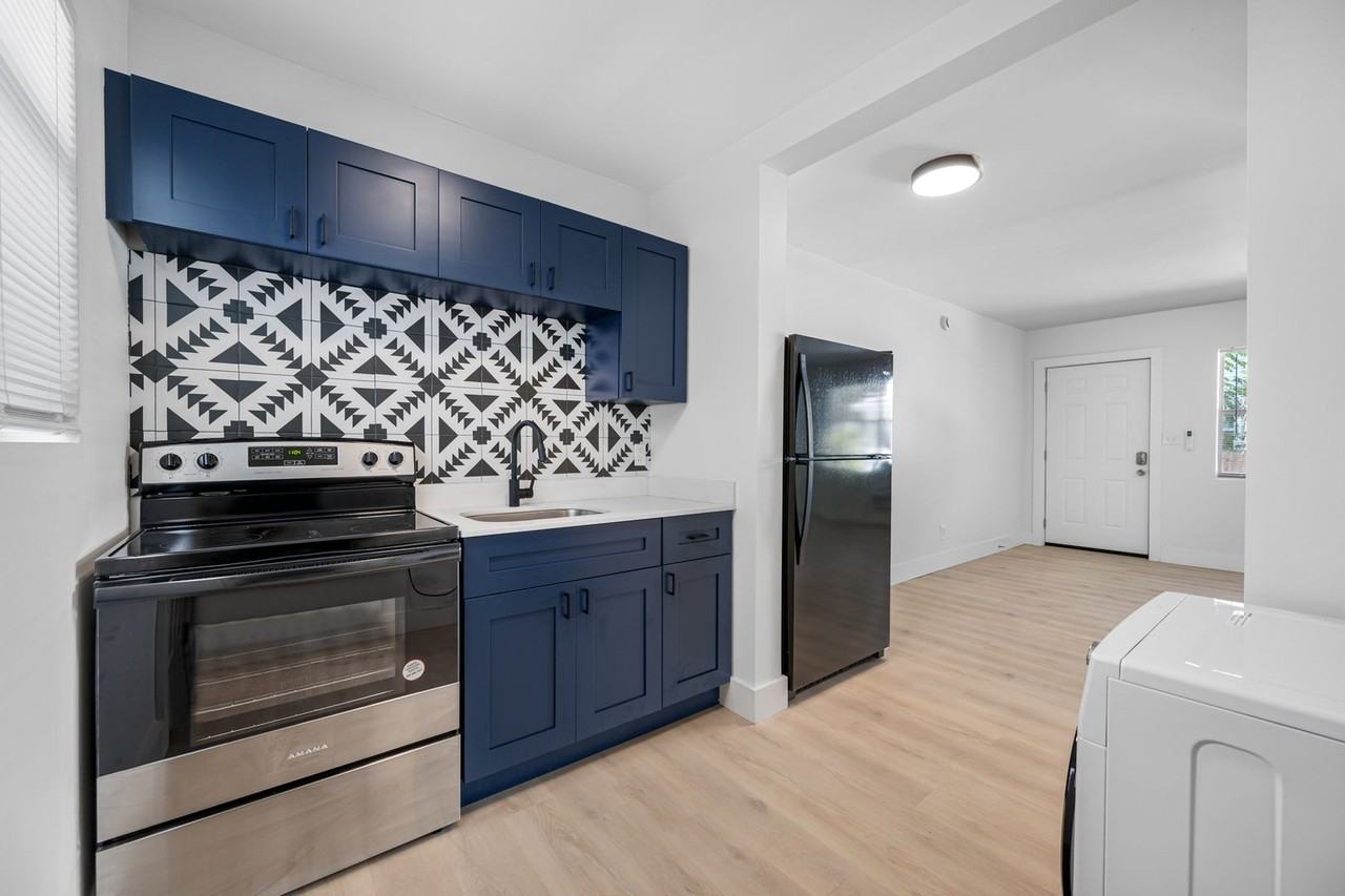 Yvonne Apartments - Photo 4 of 16