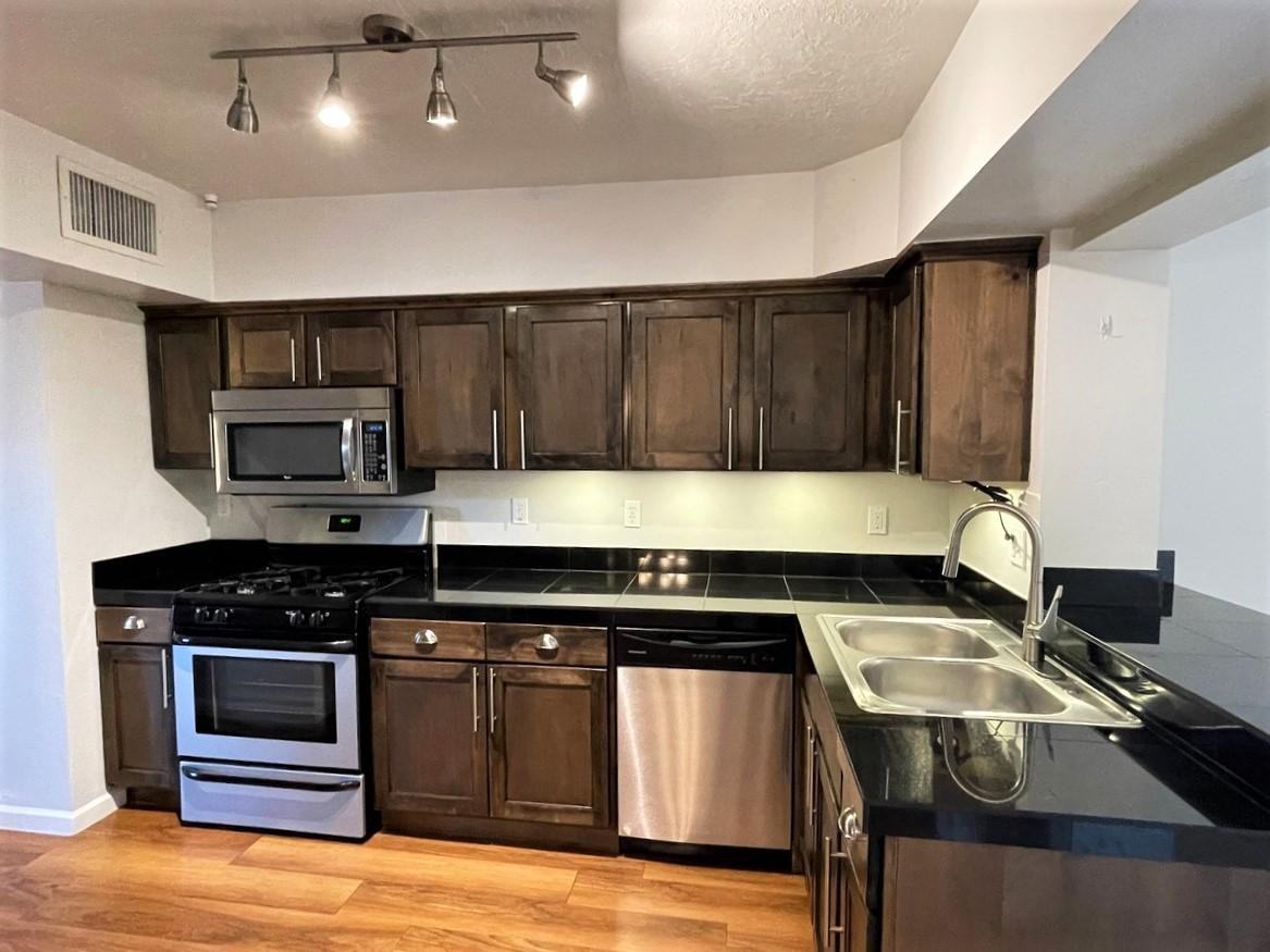 3437 North 21st Avenue - Photo 2 of 5