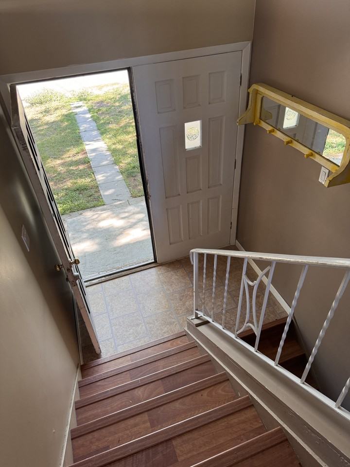 604 Clearwater Avenue - Photo 3 of 12