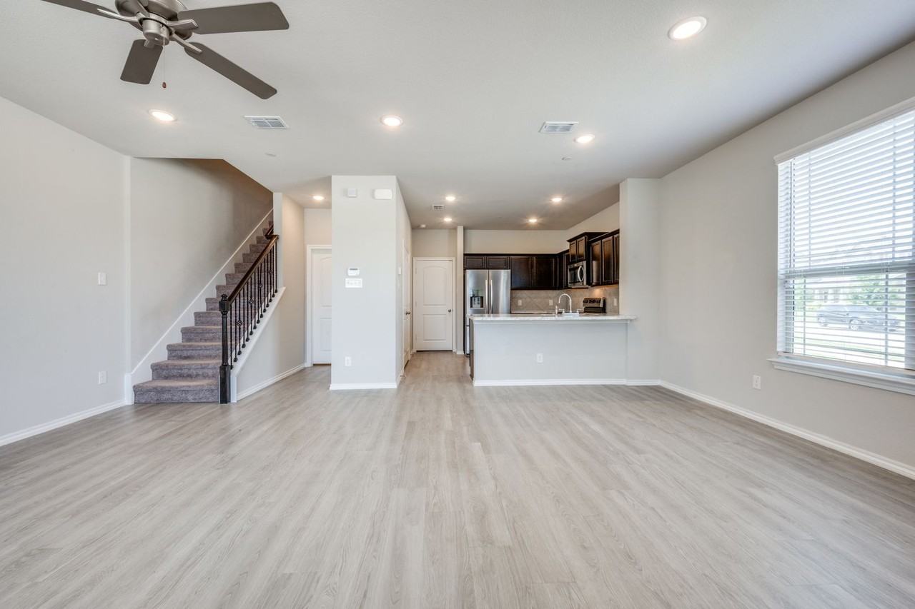 3537 Brentwood Dr - Photo 2 of 12