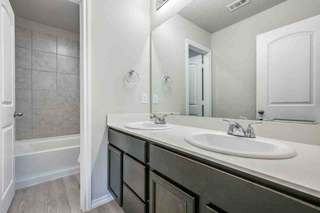 3537 Brentwood Dr - Photo 6 of 12