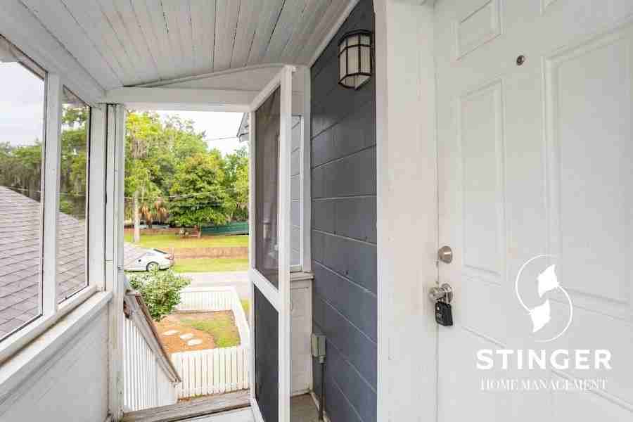 703 Newcastle St - Photo 3 of 20