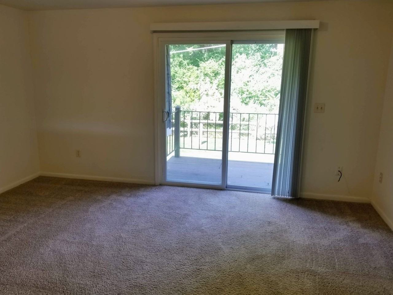 721 Hemlock Sq - Photo 2 of 9